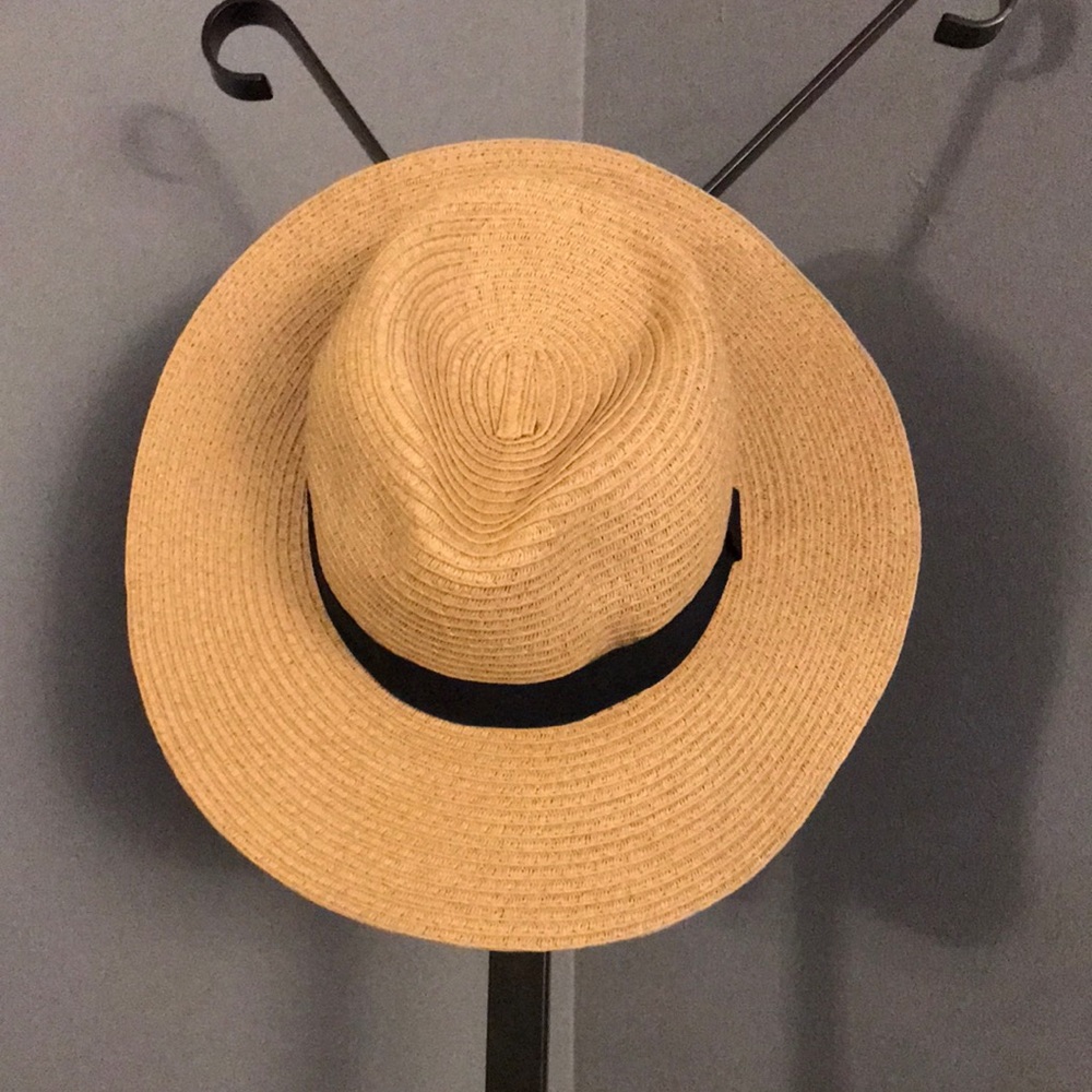 Straw floppy hat